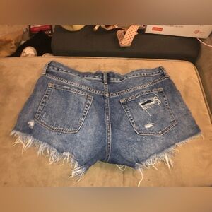 Denim washed blue shorts with rips